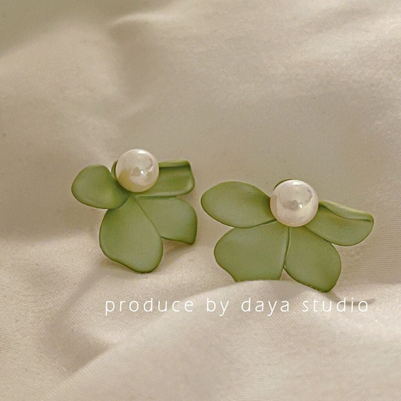 Cute Sweet Romantic Pearl Petal Stud Earrings