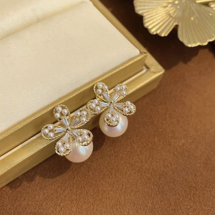New Style Silver Needle Diamond Pearl Flower Earrings